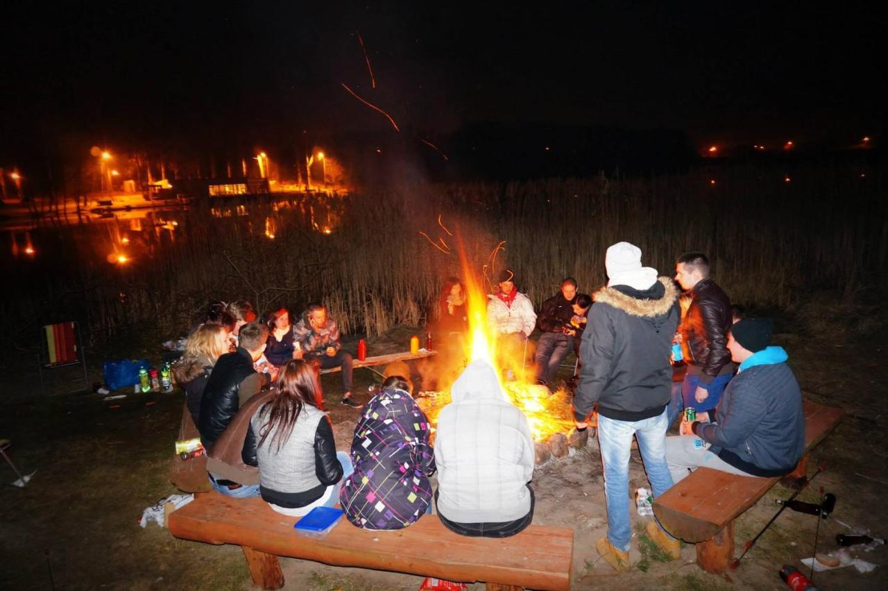 Domki Jak Prlu W Camp Lipno Steszew Exterior photo